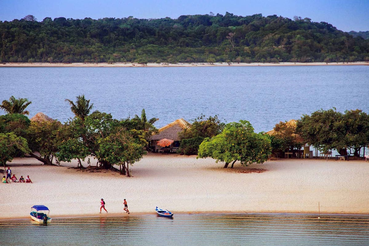 Atardecer en la "Ilha do Amor", la postal de Alter do Chão.