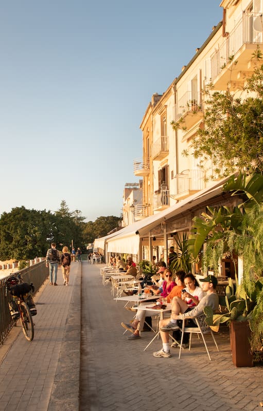 Atardecer en Ortigia, la isla donde está el casco histórico de Siracusa que se une al resto de la ciudad por dos puentes