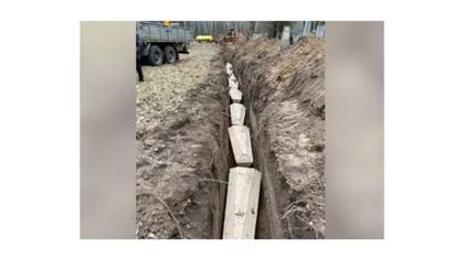 Ataúdes enterrados en una trinchera en Chernihiv - foto cortesía del alcalde Vladyslav Atroshenko