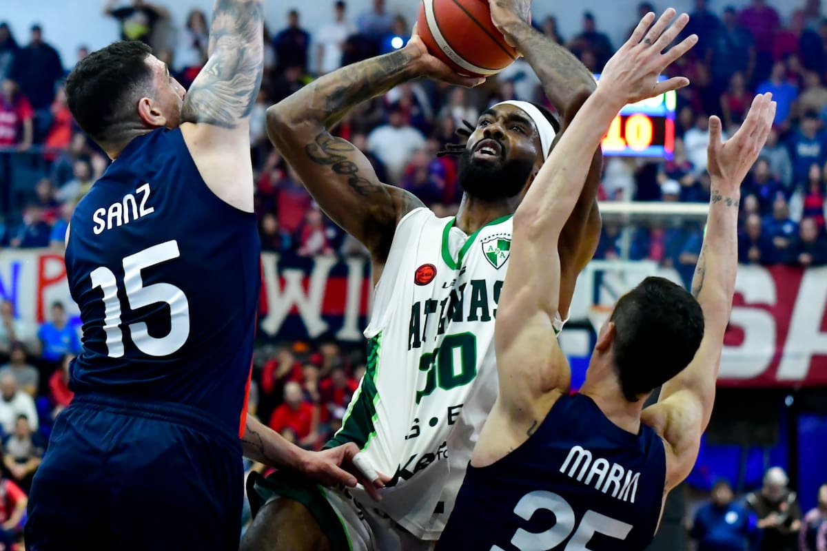 Atenas necesita ganar para estirar la serie y no descender a la Liga Argentina, algo que nunca le ocurrió en su rica historia