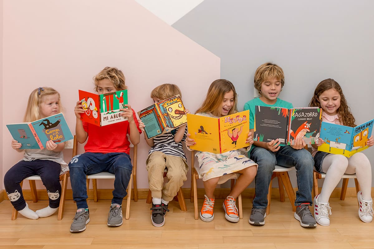 Atención: chicos leyendo