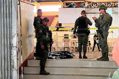 Atentado en Filipinas: arrojaron una bomba cuando se celebraba una misa y mataron a cuatro personas
