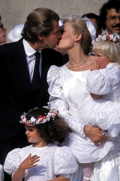 Athina fue dama de honor en la boda de su padre Thierry Roussel con la ex modelo sueca Gaby Landhage.