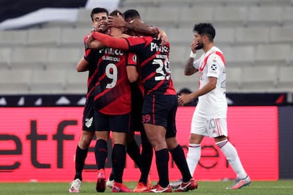 Athletico Paranaense-River: Bissoli marcó el 1-0