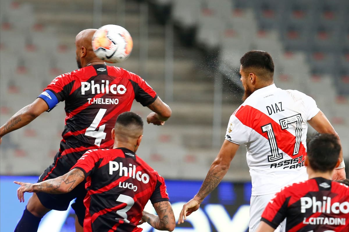 Athletico Paranaense-River. Gol de River