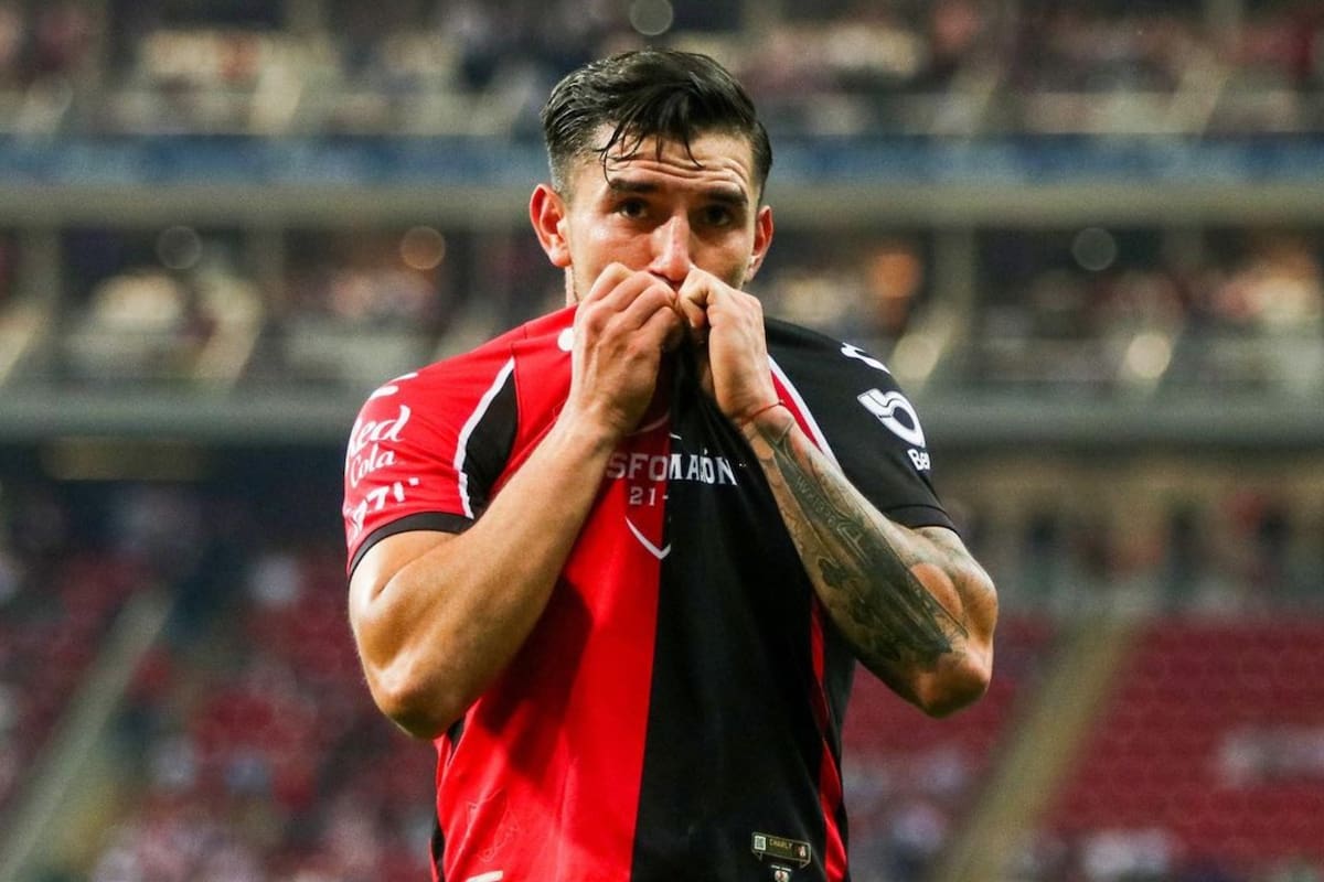 Atlas se quedó con la victoria por marcador de 2-1 sobre Chivas en el partido de ida del Clásico Tapatío en la Liga MX.