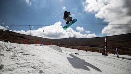 Atletas de snowboard y esquiadores de todo el mundo viajan al AfriSki de Lesoto
