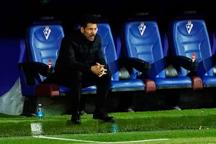 Diego Simeone, DT de Atlético de Madrid, que venció al Eibar sobre el final del partido