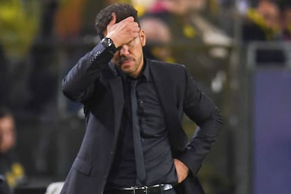 Atlético de Madrid perdió el invicto y la punta del Grupo en Alemania; lo sufre el Cholo
