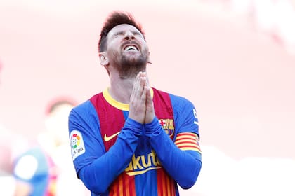 El lamento de Messi, que hizo una gran jugada apilando a varios jugadores rivales en el primer tiempo, pero que no pudo convertir