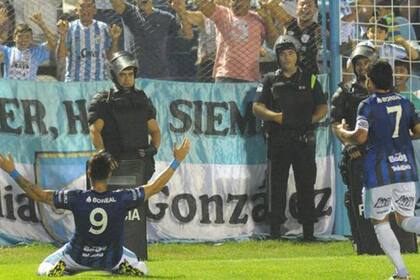 Atlético festejó en su vuelta a Primera ante Racing
