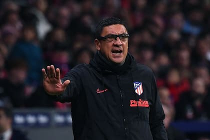 Atletico Madrid's Argentinian assistant coach German Burgos gestures during the Spanish league football match Club Atletico de Madrid against Villarreal CF at the Wanda Metropolitano stadium in Madrid on February 23, 2020. (Photo by GABRIEL BOUYS / AFP)