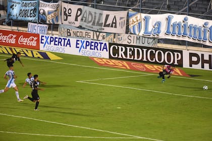 El segundo gol de San Lorenzo: Fernández define con un remate cruzado