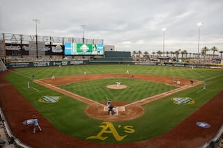Atléticos saludan a futura afición de Las Vegas con explosivo juego 15-14 en 12 entradas