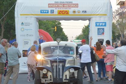 Atracción. La coupé de Pascuzzi-Mallia parte entre el público en Potrero de los Funes, donde se centró la prueba este año