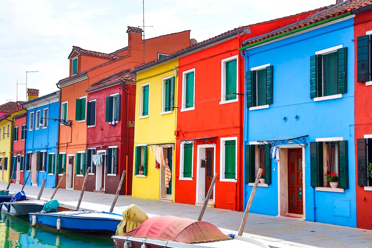 Atribuido al físico alemán, este enigma supone un nivel elevado de razonamiento lógico. ¿Te animás a intentarlo?