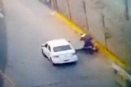 Atropello a un motociclista y lo mató, luego huyó; fue en Dock Sud