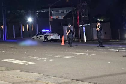 Atropelló y mató a un hombre en silla de ruedas que pedía dinero en un semáforo: “Aceleró más y se fue”.