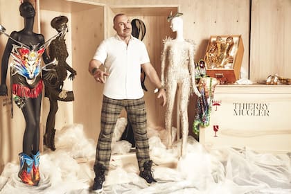 Atuendos del diseñador francés de celebridades como Beyoncé, Lady Gaga y Cardi B, un adelantado a la “era de los cyborgs”, llegan por primera vez a un museo de arte moderno. Creativo como pocos, inventó los fashion shows: “Fue él quien desarrolló la idea de la puesta en escena de la moda”, asegura e