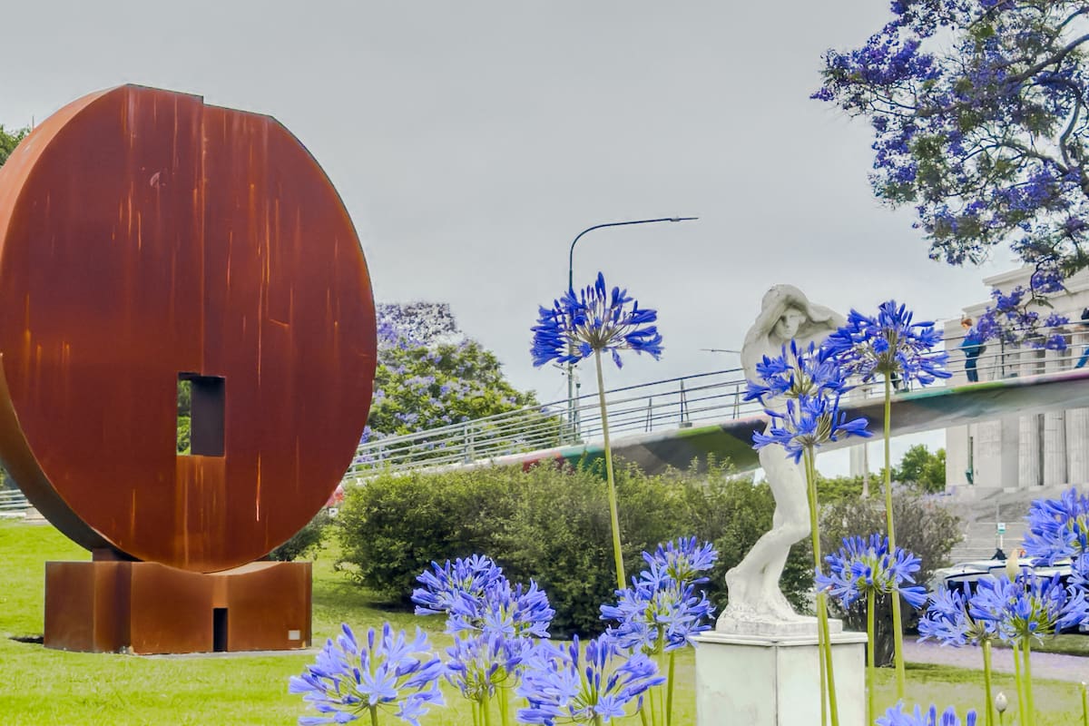 "Aube (Amanecer)", de Marino di Teana, en el jardín del Bellas Artes