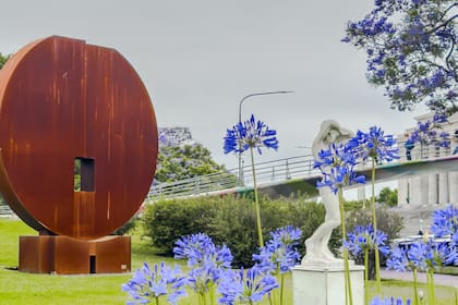 "Aube (Amanecer)", de Marino di Teana, en el jardín del Bellas Artes