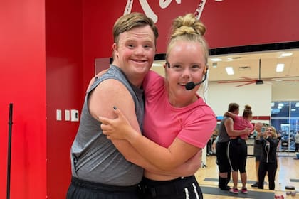 Aubry Alldredge y uno de sus alumnos después de una jornada de entrenamiento en Utah