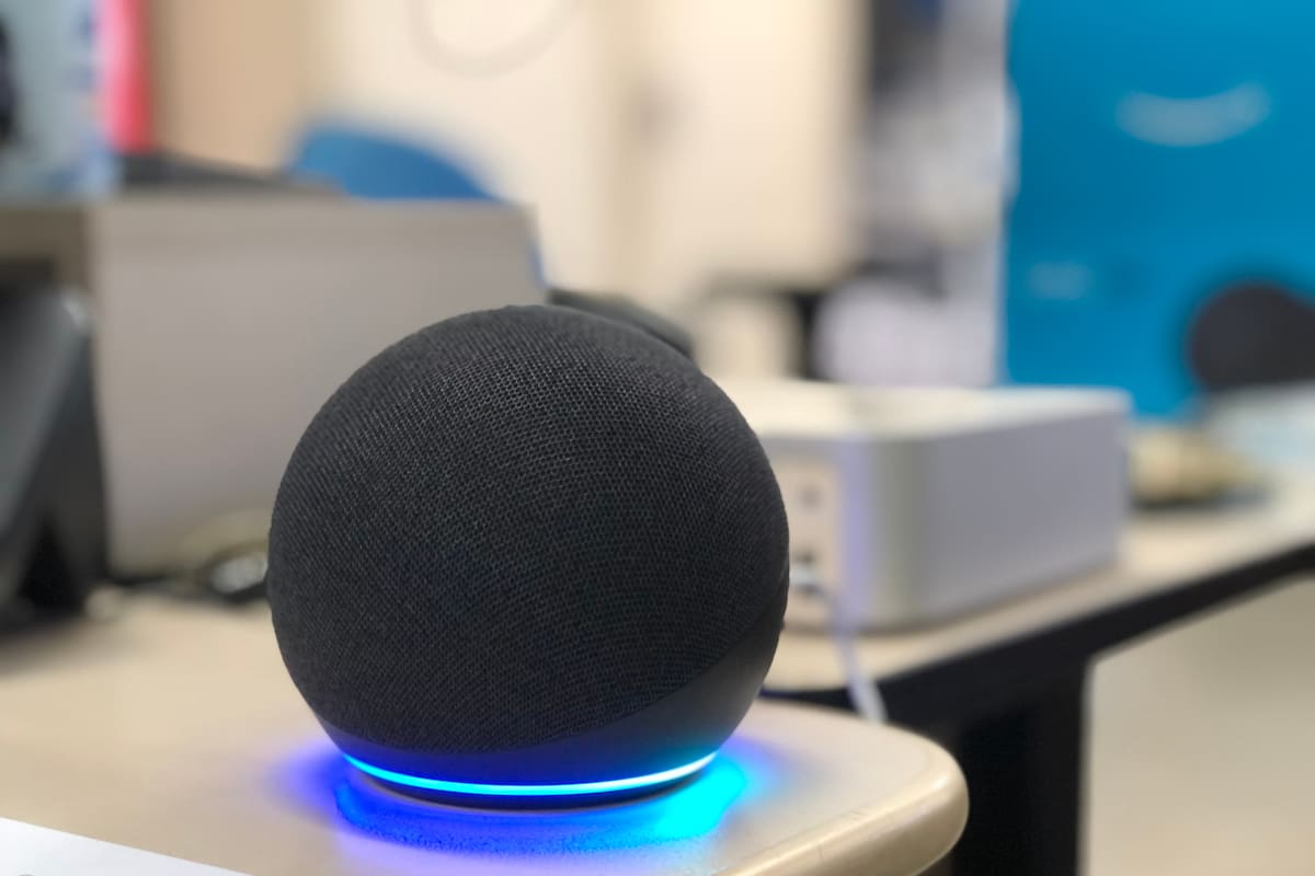 AudioHijack es un ataque informático que usa mensajes escondidos en un audio digital para darle órdenes a una IA