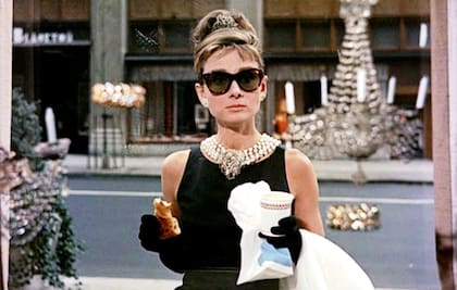 Audrey Hepburn marcó tendencia con su peinado en Desayuno en Tiffany