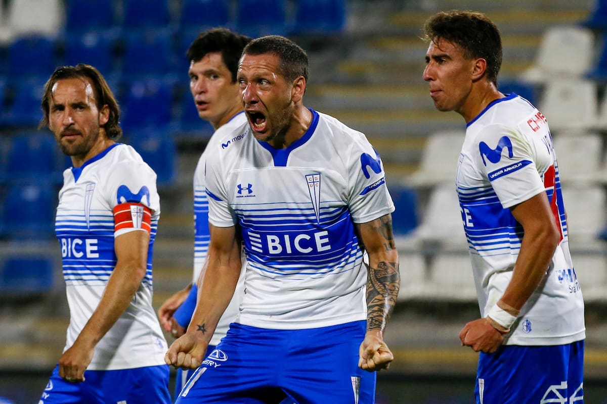 Aued celebra el gol del empate de Universidad Catolica frente a Velez Sarfield.
