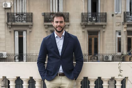 Augusto Ardiles un joven abogado especializado en temas económicos que tiene experiencia en la gestión pública