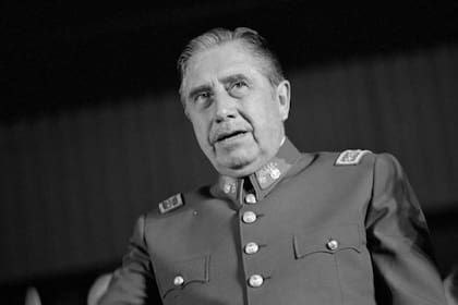 Augusto Pinochet en 1980, el año en que se aprobó la Constitución de Chile