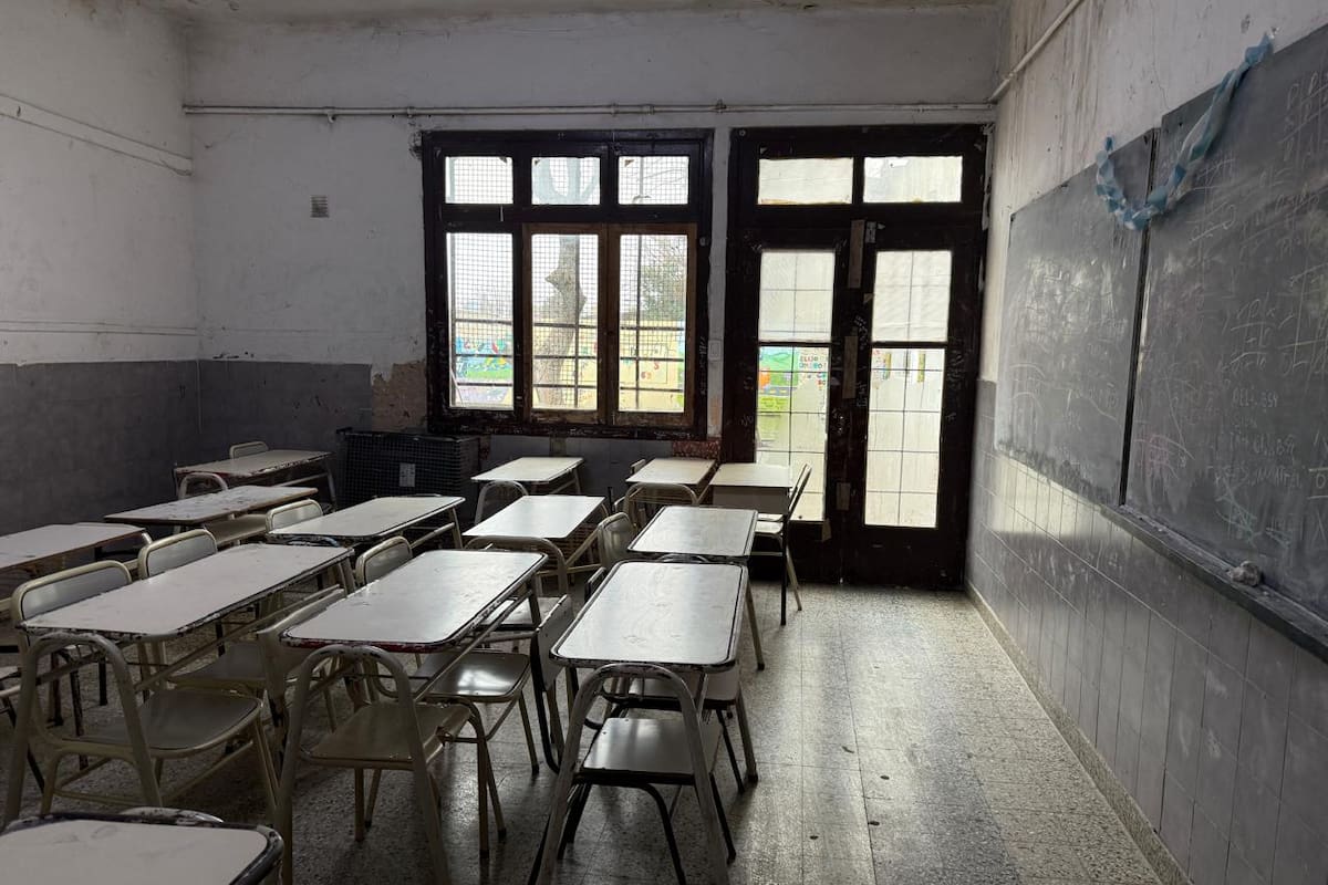 Aulas vacías y fuerte acatamiento al paro docente en La Plata