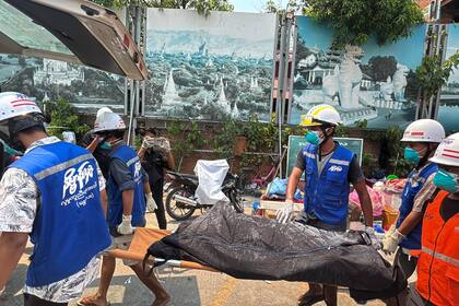 Aumenta a 3.145 la cifra de muertos por sismo en Myanmar; grupos batallan para dar atención médica