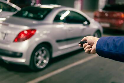 Aumenta la demanda de autos nuevos pese a las altas tasas de interés, según expertos del sector