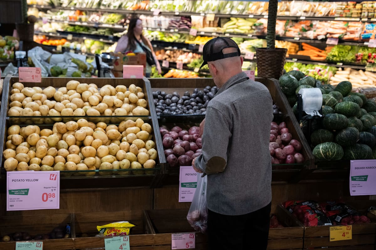 Aumentan precios al productor en EEUU; comercios presionados a pasarlos a consumidores