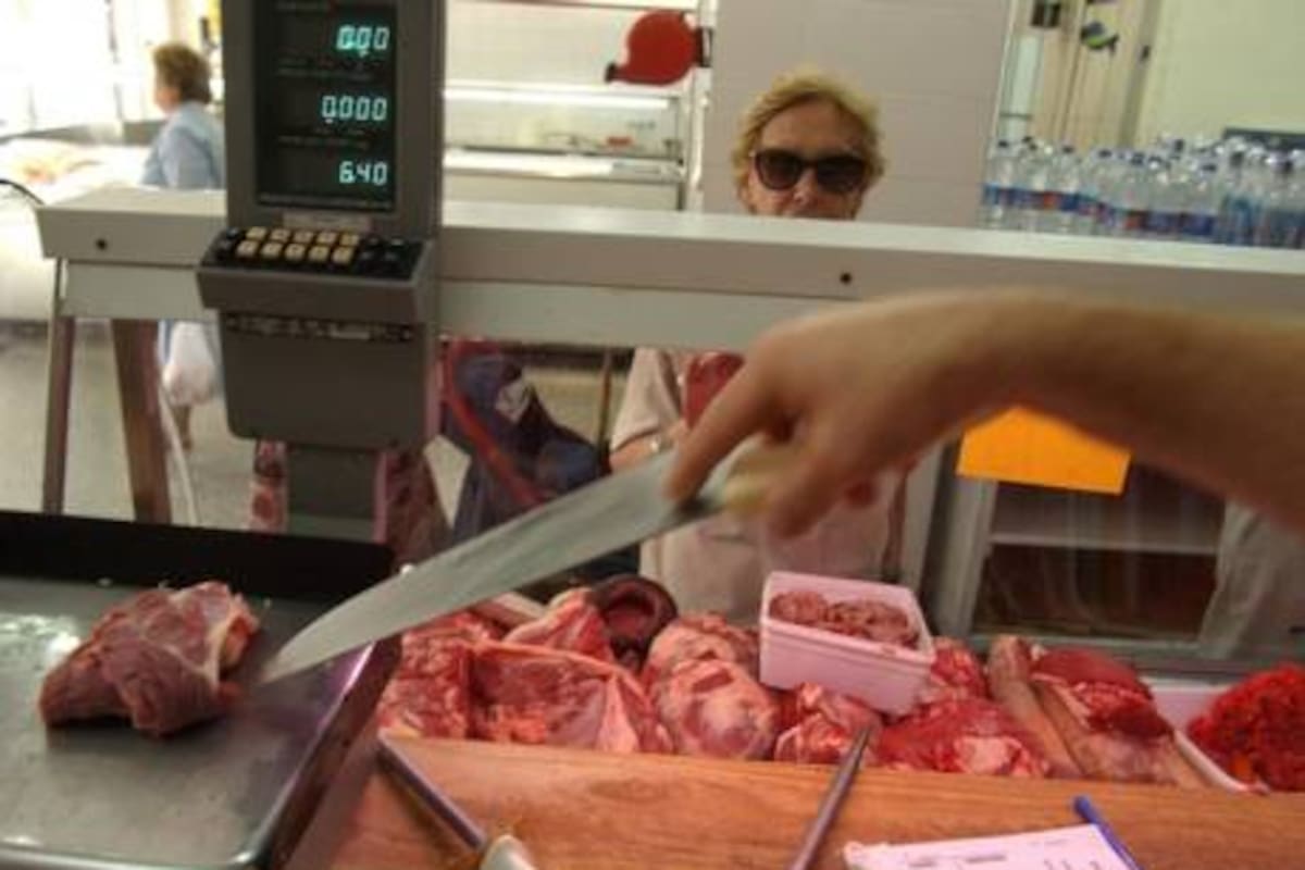AUMENTO DE CARNE DE UN 20 POR CIENTO.LAS CARNICERIAS QUE VISITAMOS ABSORVIERON EL AUMENTO,NO LO TRASLADARON AL PUBLICO, CARNICERIA NUEVA ESCOCIA,SALGUERO 632