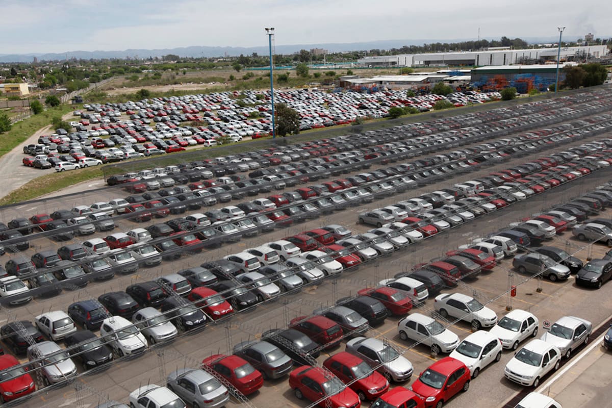 Aumentó la producción de autos, pero cayó ampliamente la exportación de utilitarios