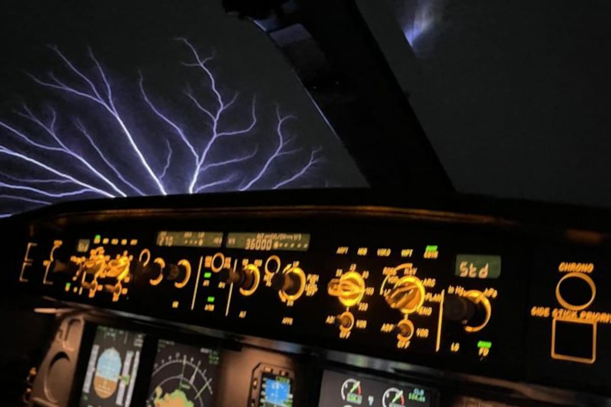 Aunque antiguamente el "fuego de San Telmo" era visto solo en los barcos, en la actualidad también se percibe desde los aviones