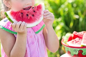 Aunque beber agua es esencial, también se pueden aprovechar ciertos alimentos para hidratarse