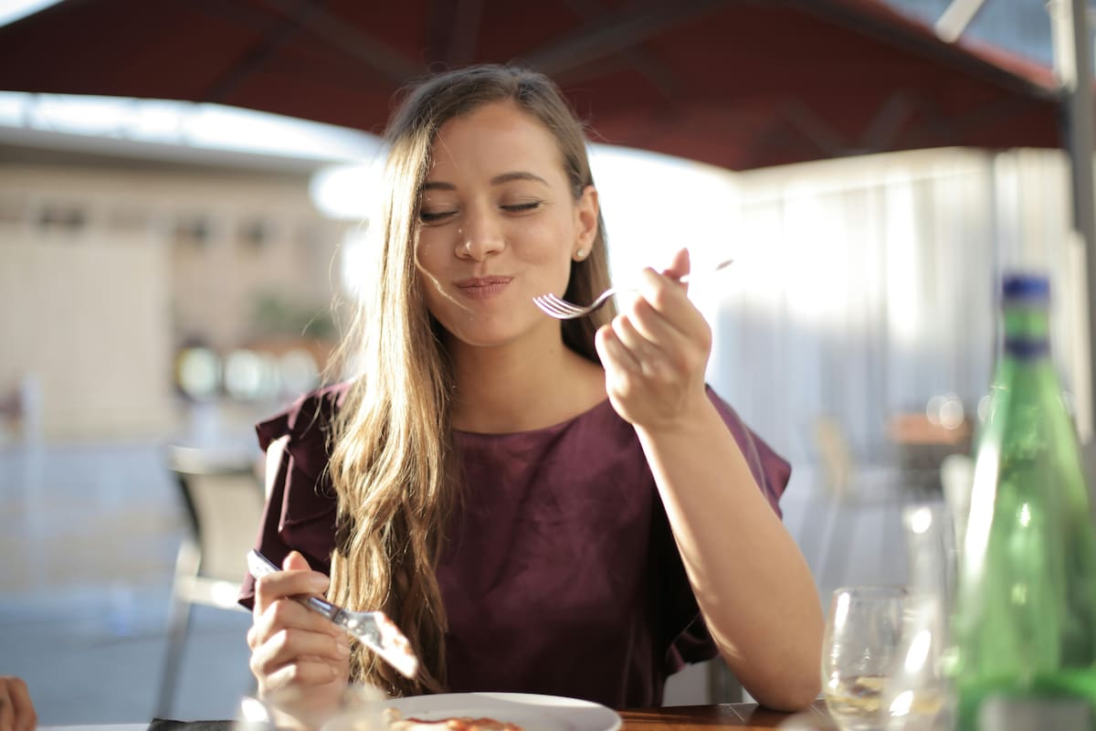 Aunque el metabolismo tiende a desacelerarse con la edad, existen formas accesibles y naturales de mantenerlo activo (Foto de carácter ilustrativo: PEXELS)