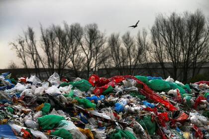 Aunque el reciclaje sigue siendo necesario, ya no es suficiente: los especialistas dicen que la crisis de la basura llegó tan lejos que hoy la única opción es reducir la producción de residuos