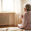 Cuántas horas debe dormir una persona después de los 60 años
