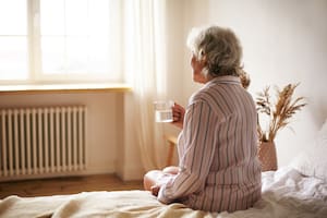 Cuántas horas debe dormir una persona después de los 60 años