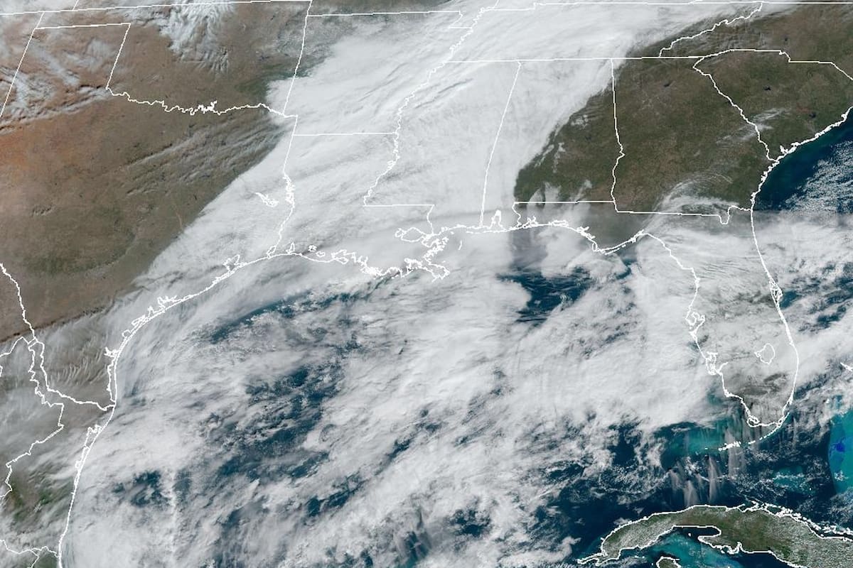 Aunque hay nubosidad, los habitantes de Florida disfrutan de un período de temperaturas más cálidas antes de la llegada de un nuevo frente frío