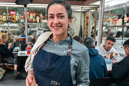 Aunque la base es la misma, las Pavlovas tienen muchas variantes, en Santa Inés, Jazmín, la chef, tiene dos opciones.
