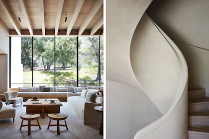 Aunque la casa se desarrolla en una planta, hay un escritorio en altura. La escultural escalera caracol revestida en estuco economiza espacio y suma diseño.
