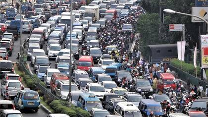 Aunque la mayoría de bogotanos están insatisfechos con el Transmilenio, expertos internacionales lo ven como modelo de tránsito rápido