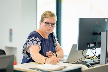 Aunque la mayoría de los estadounidenses optan por la deducción estándar, es importante considerar beneficios adicionales