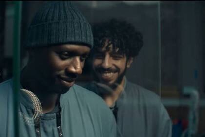 Aunque la serie se basa en un ladrón ficticio, también se inspira en escándalos reales como el robo de un collar de diamantes de María Antonieta