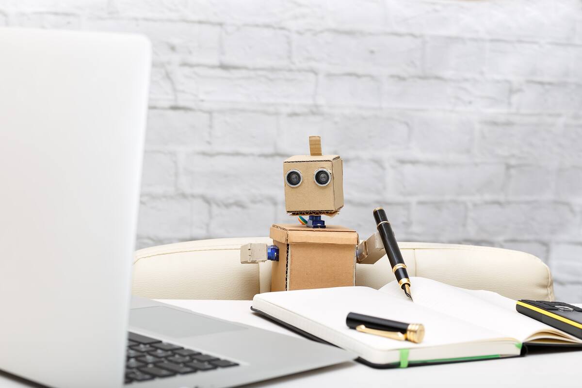 Aunque las computadoras son capaces de hacer cosas mucho mejor que los humanos, tienen grandes problemas para entender contextos y corregir errores, algo que los tecnólogos no siempre tienen en cuenta